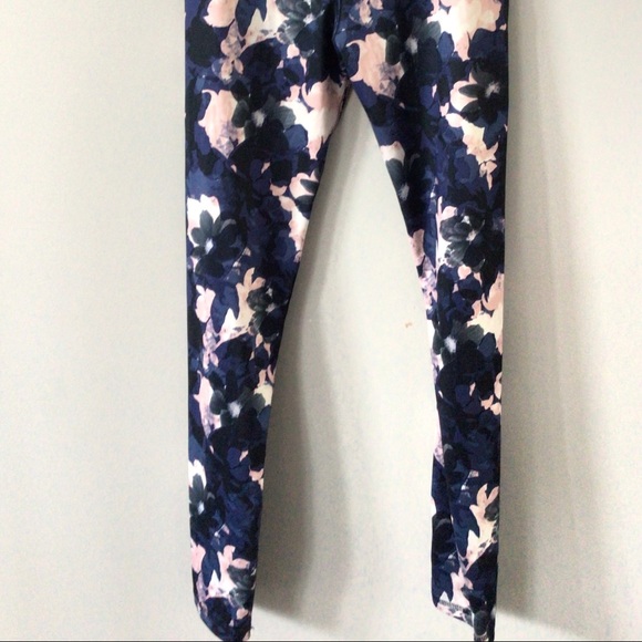 Joe Fresh Active Kids Girls Legging Blue floral 14 - Picture 2 of 3